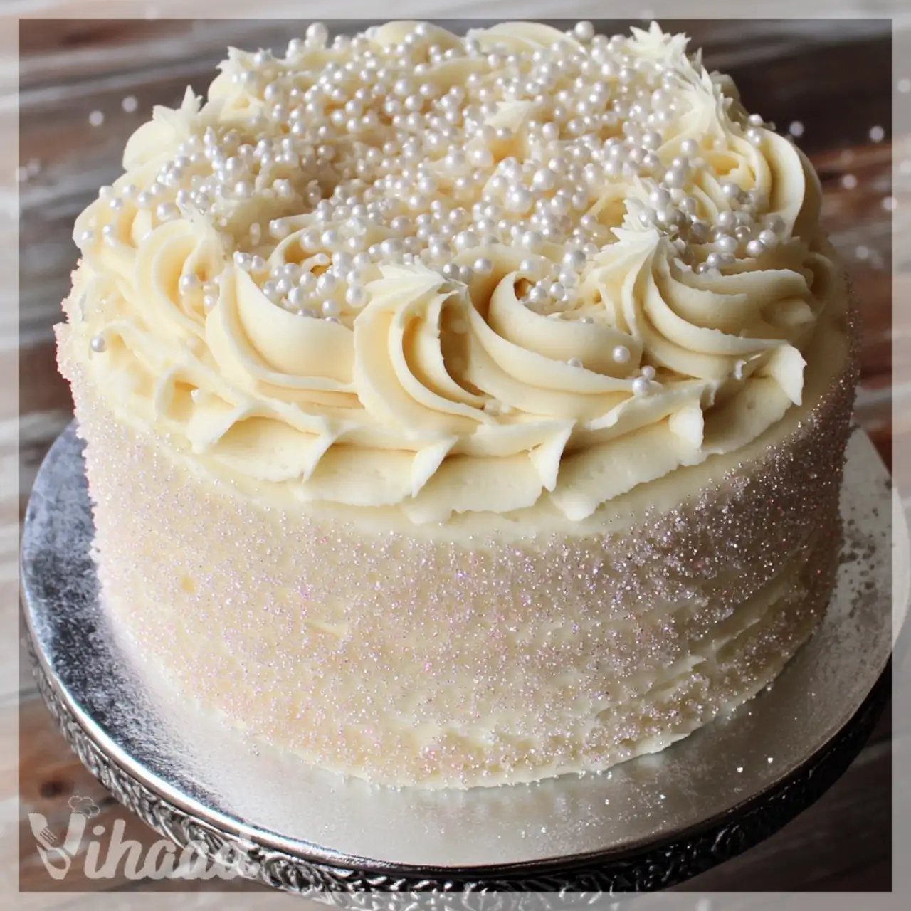 Pastel de Cumpleaños Brillante Blanco ¡Descubre su magia!